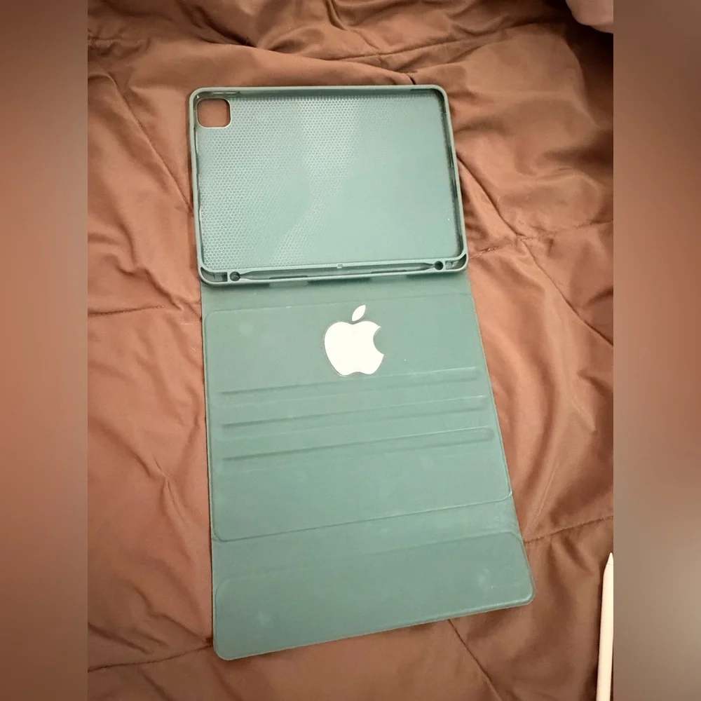 Wireless Keyboard Case for Apple iPad Pro 11-in. (4th Gen) - Green